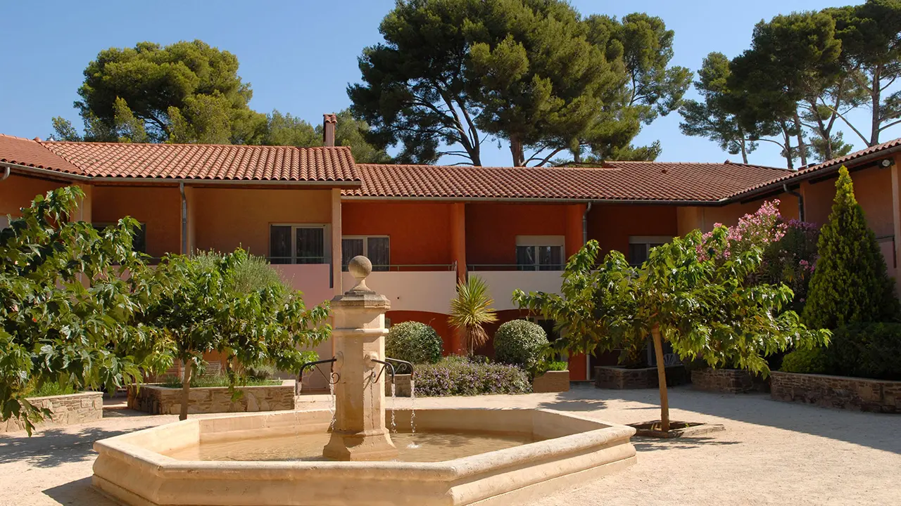 Holiday village in the heart of vineyards, pines and hills