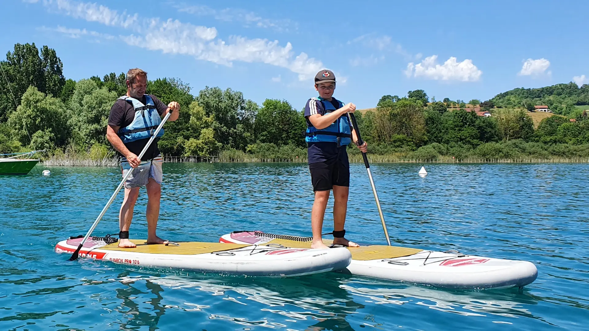 Deux personnes sur paddles  - Lac de Paladru