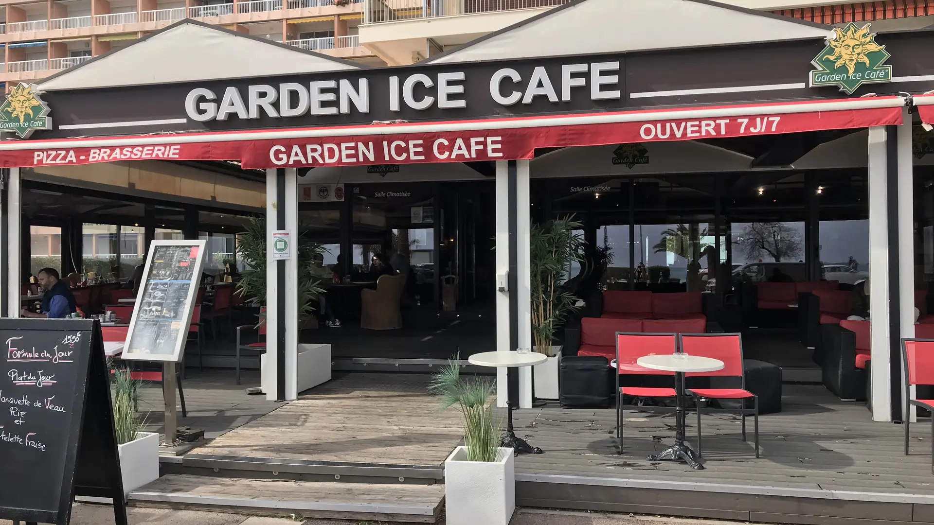 Garden ice café