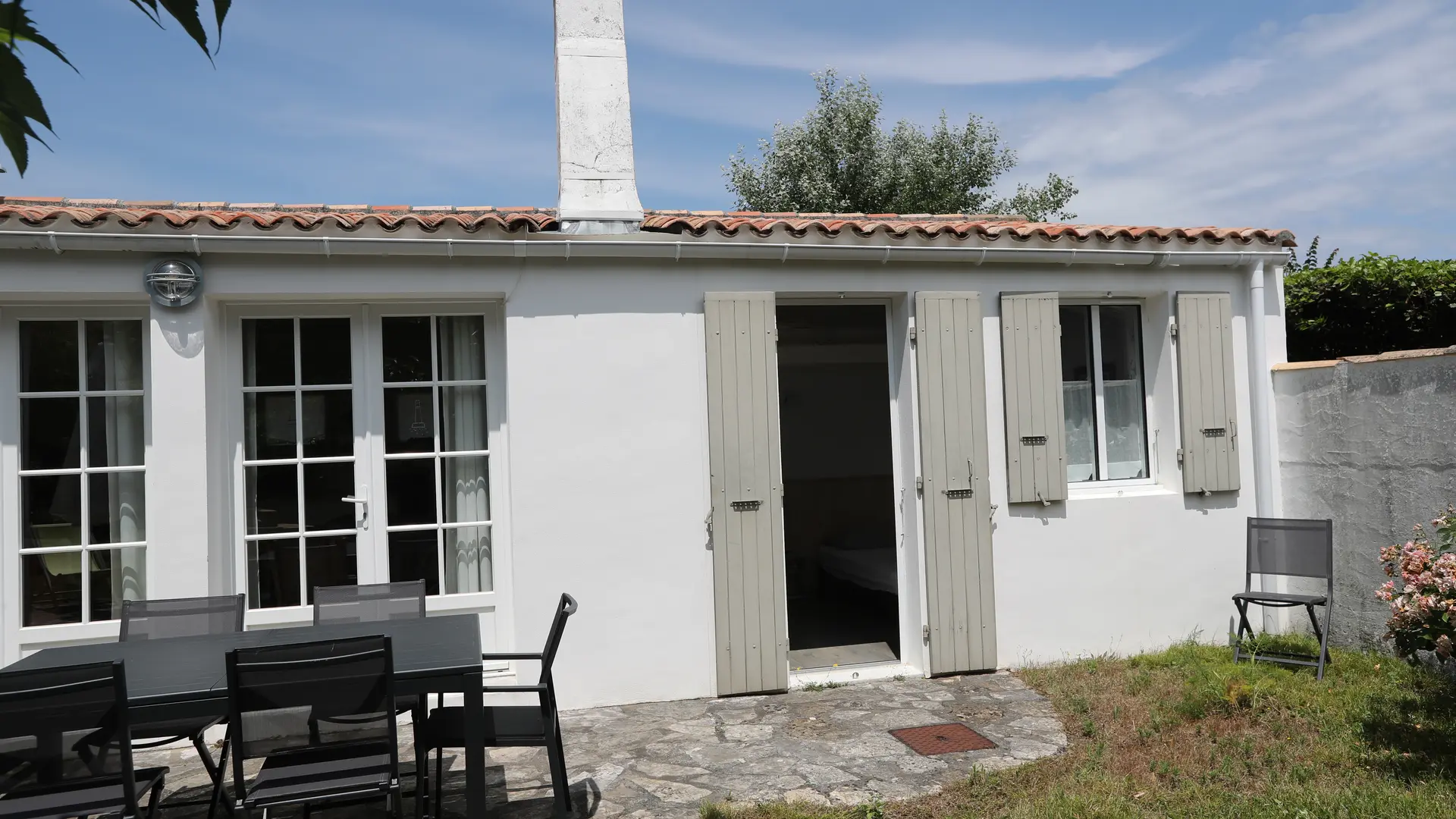 Façade extérieure et terrasse