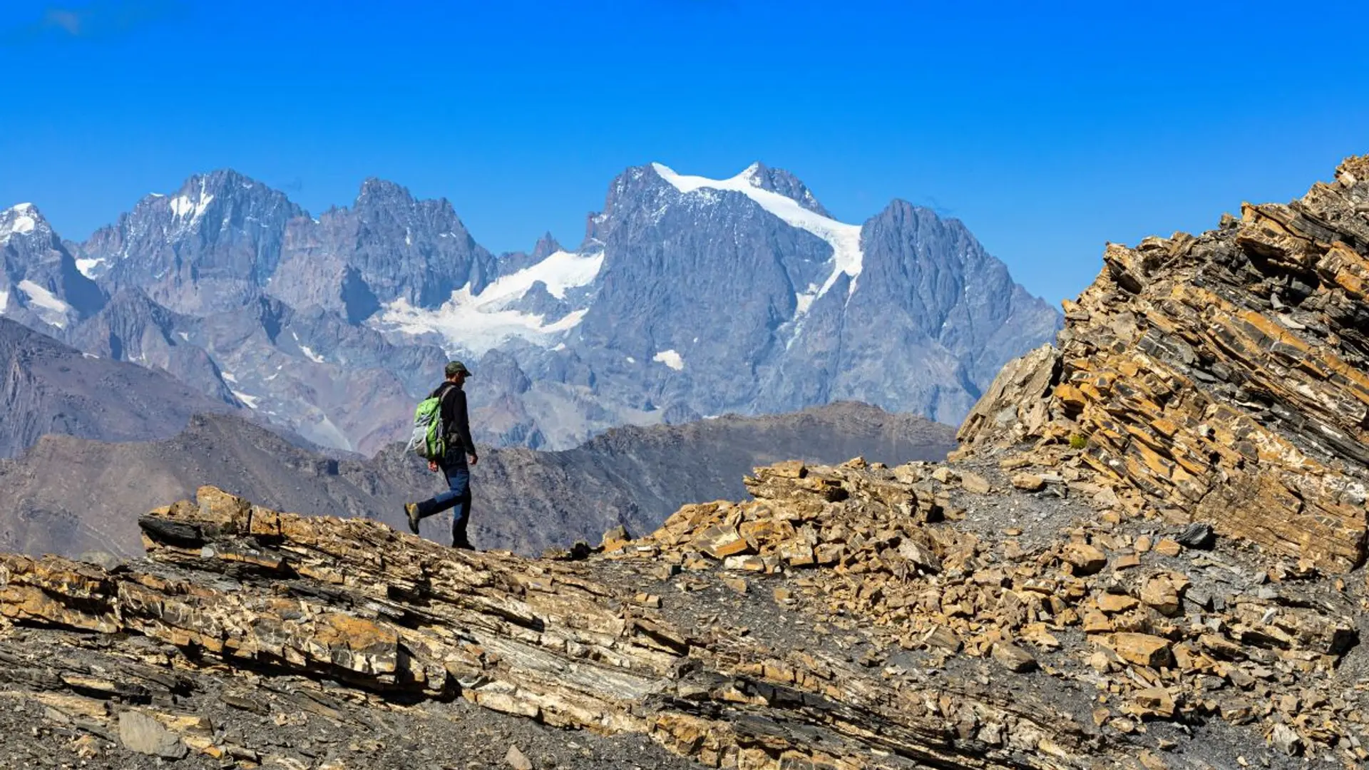 Randonneur à la Tête de Vautisse