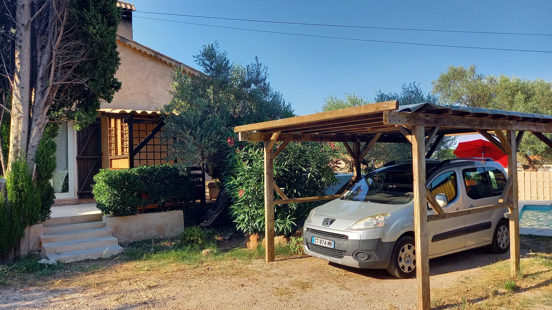 Le  Cabanon bleu - Mme Robertson_Solliès-Ville
