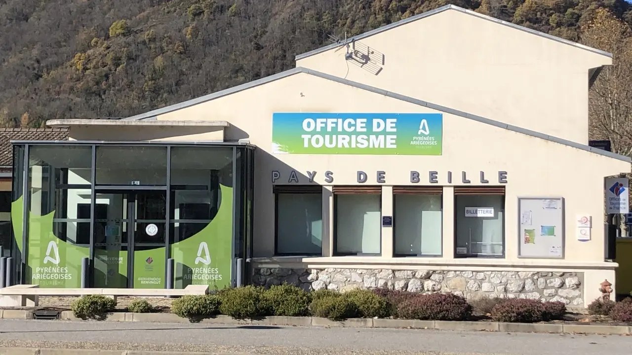 Extérieur été depuis Place des platanes