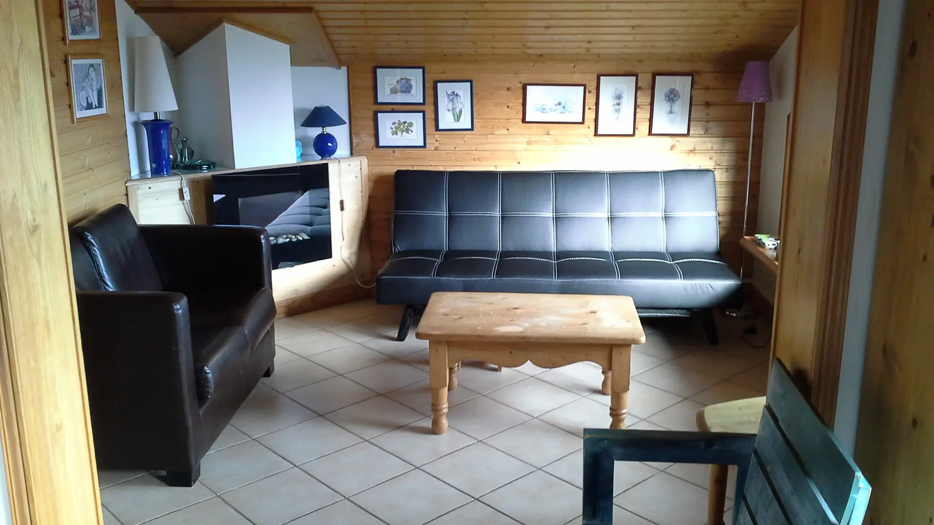 Salon avec canapé