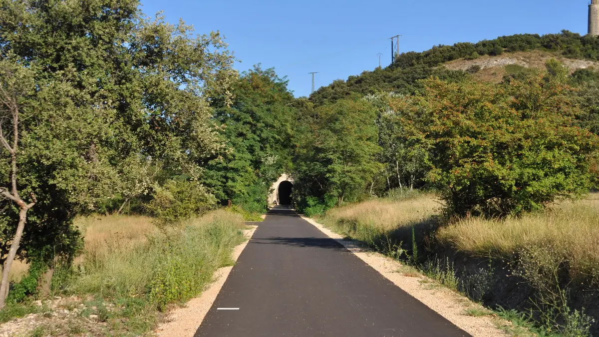 Voie verte de Montfrin à Beaucaire dans le Gard
