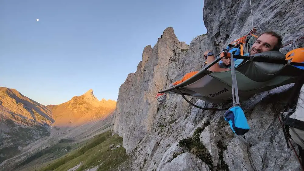 Nuit suspendue sur portaledge