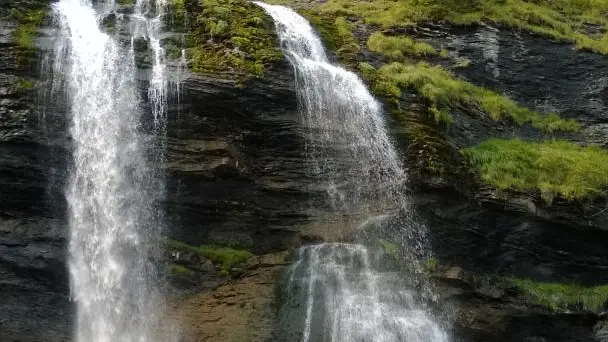 Envie de rafraichissement ??
La cascade du Rouget à votre disposition.