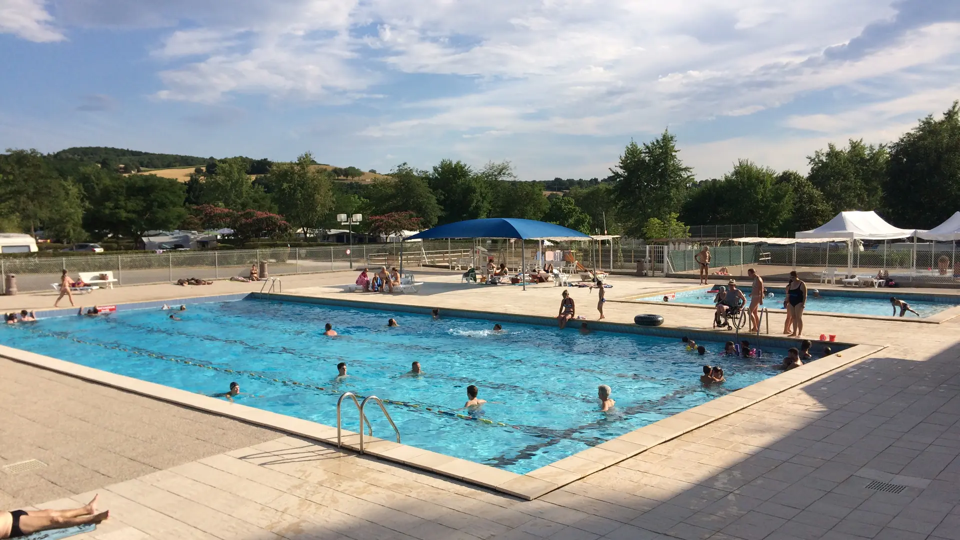 Piscine bleu idéal