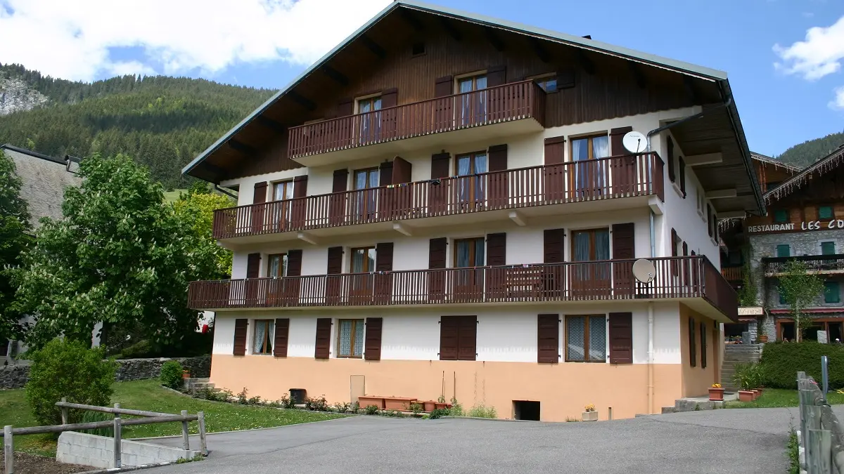 vue arrière parking chalet