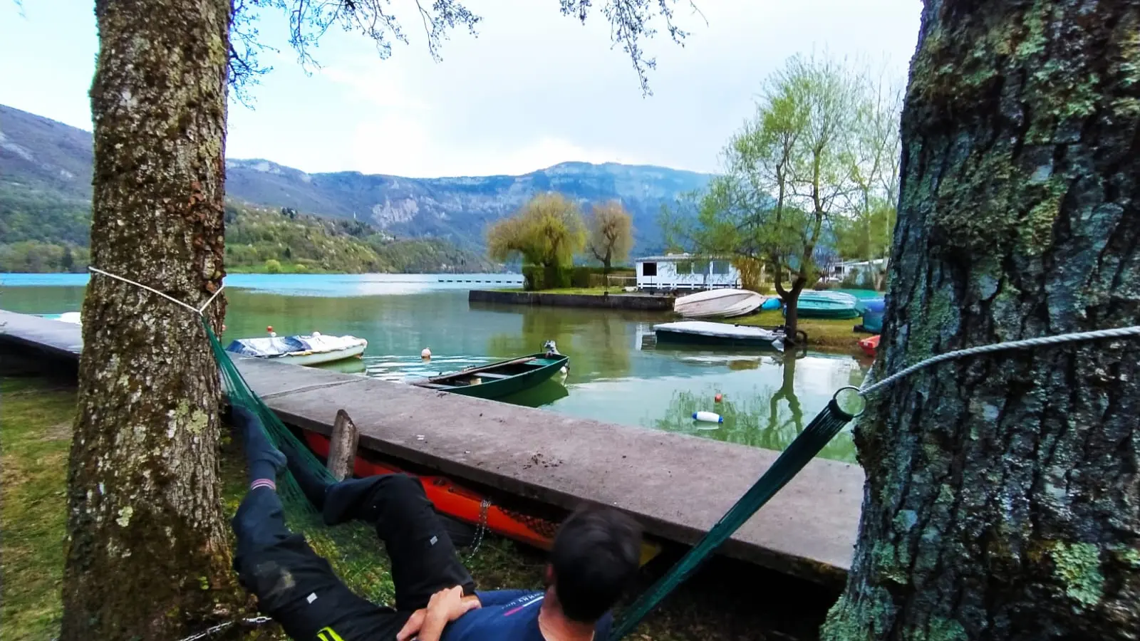 Camping de l'Arbaz - Sieste au bord du lac