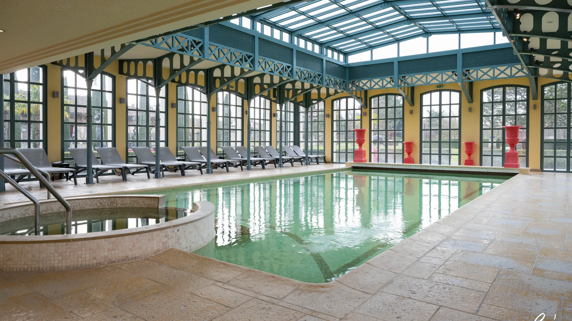 La Piscine intérieure au Spa Georges Blanc