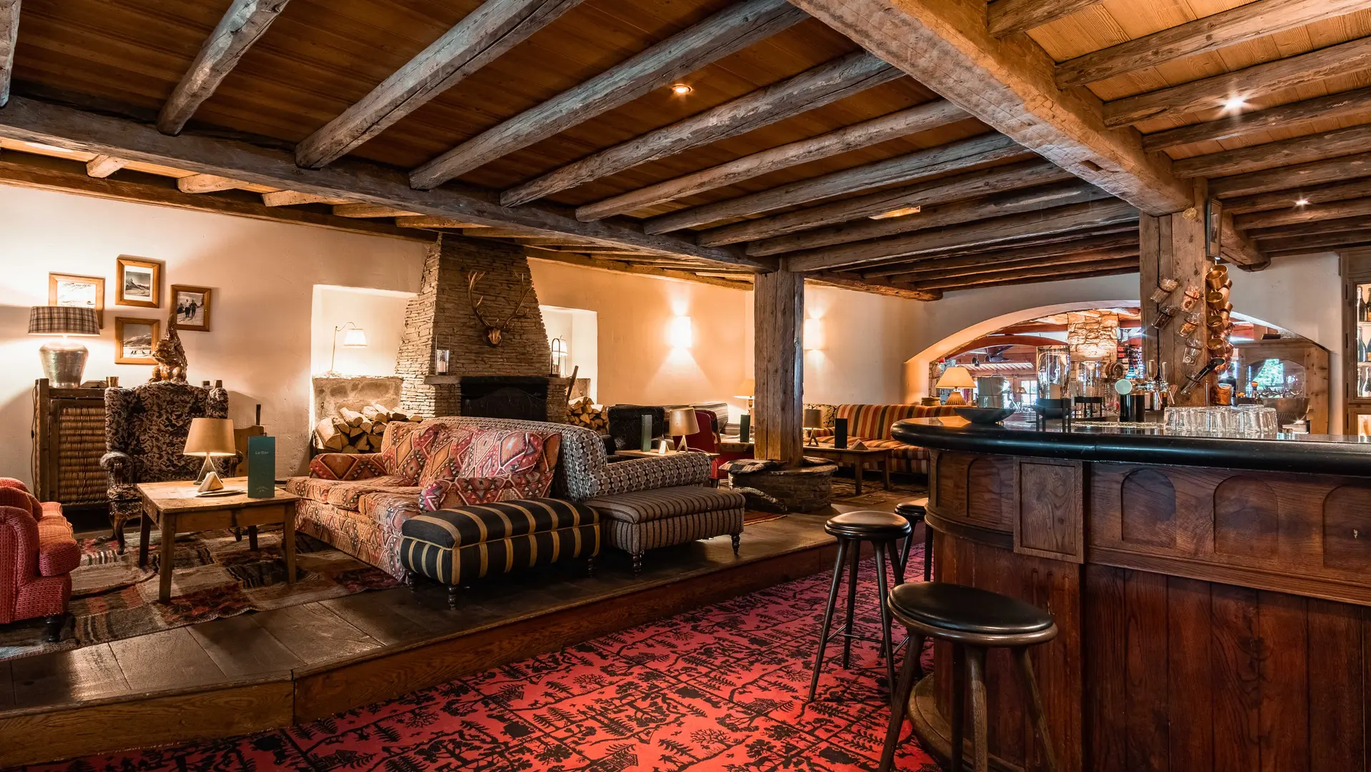 Espace lounge cheminée