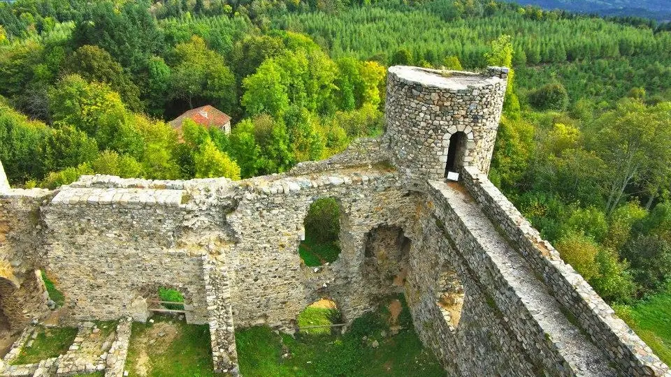 chemin de ronde, château d'Urfé Champoly