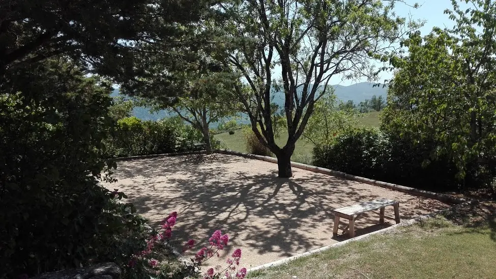 Le Vieil Aiglun - terrain de pétanque