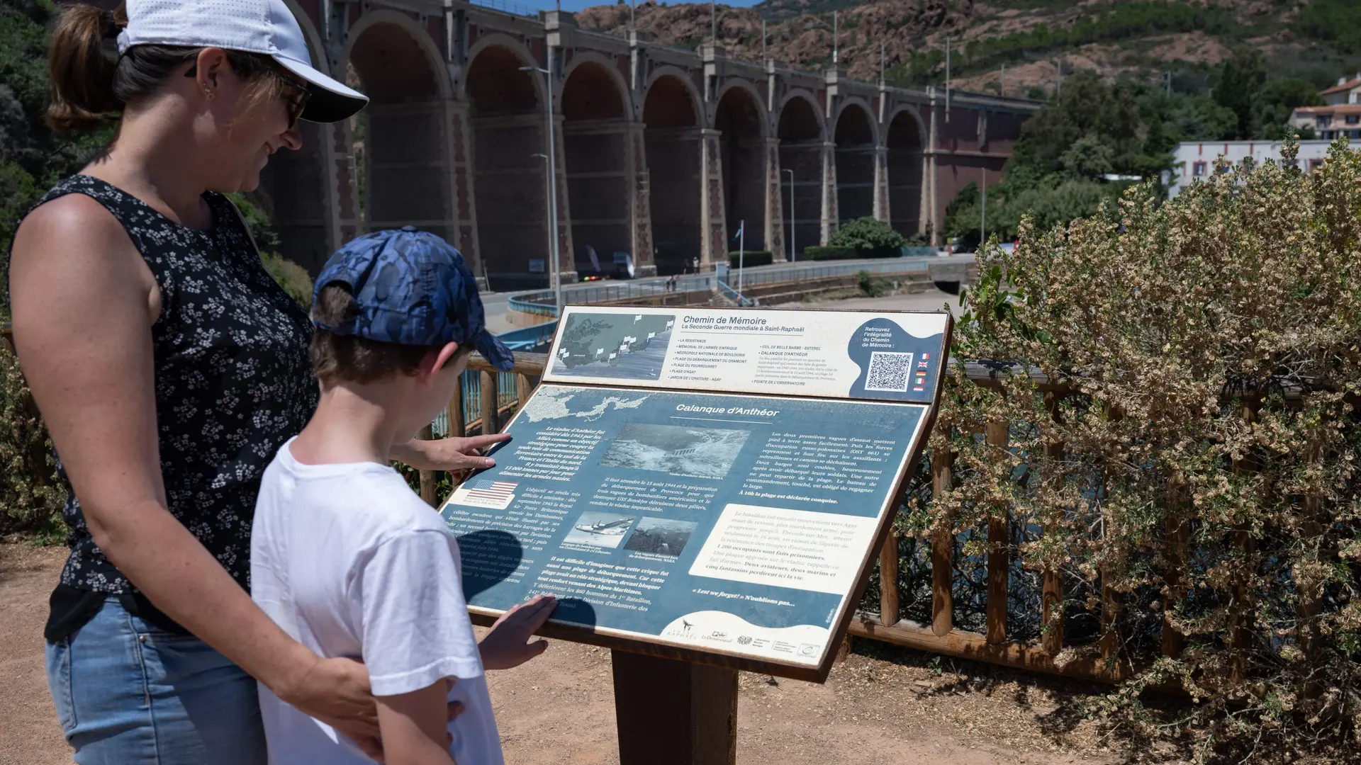 Tour bus le long de la Corniche d'Or Saint-Raphaël