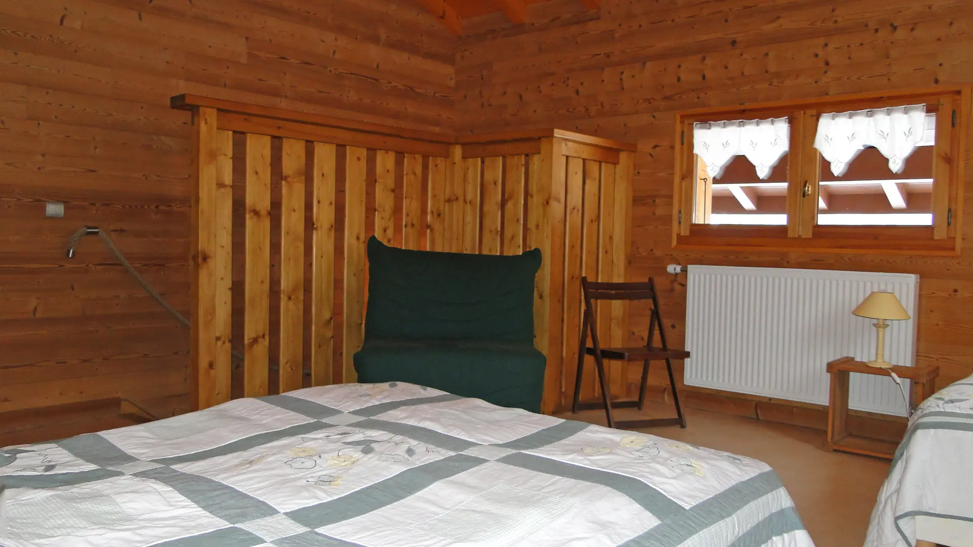 Chambre lit double - Gîte Tournette  - Thônes, Haute-Savoie