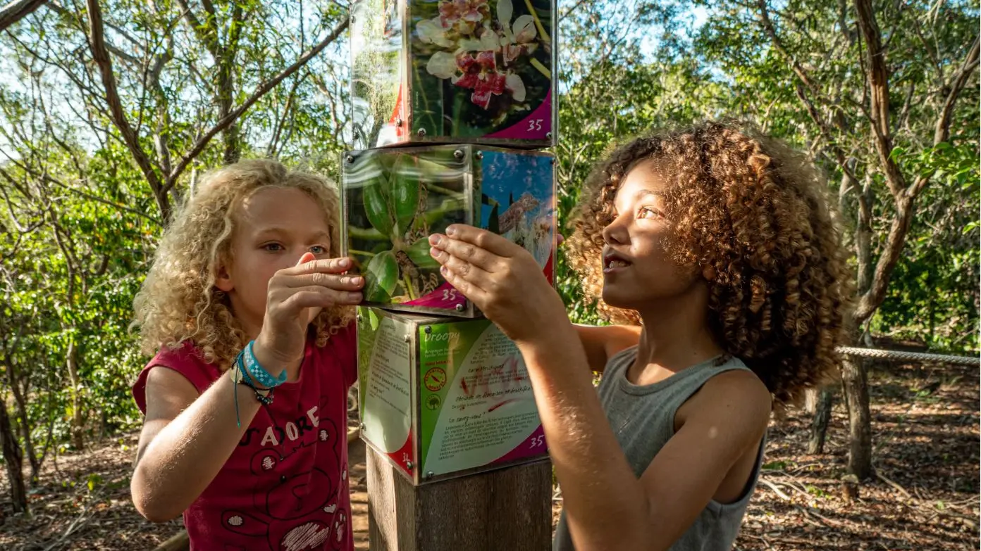 L'éco-sentier est une belle occasion d'allier promenade et découverte ludique, seul, entre amis, ou bien en famille !