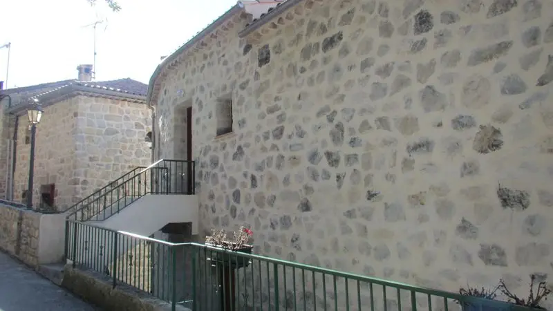 Gîte La Grange Neuve-Accès au gîte-Bairols-Gîtes de France des Alpes-Maritimes