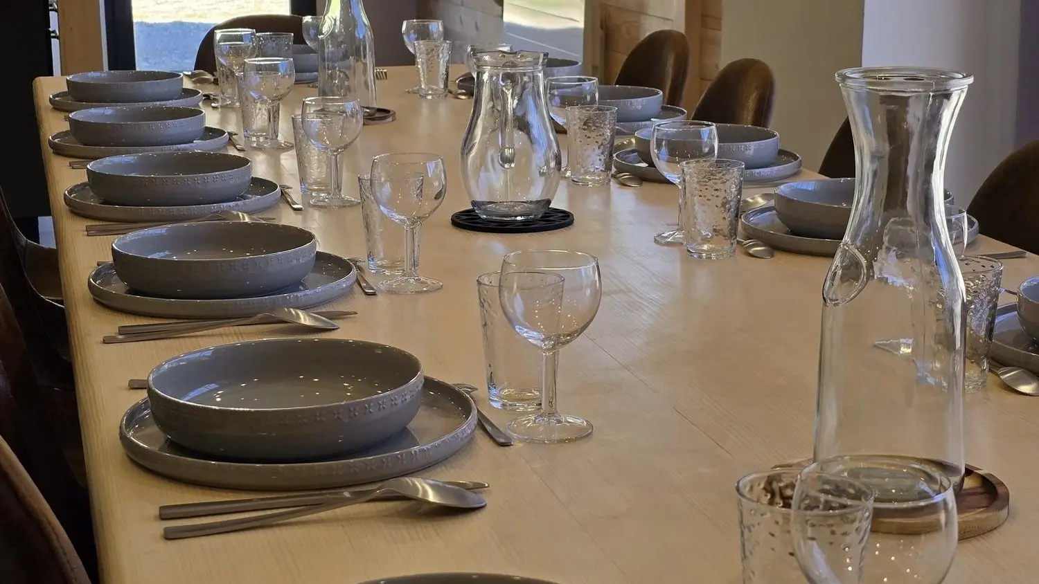 La grande table à manger