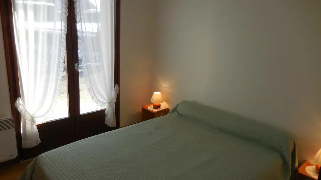 chambre côté cour est