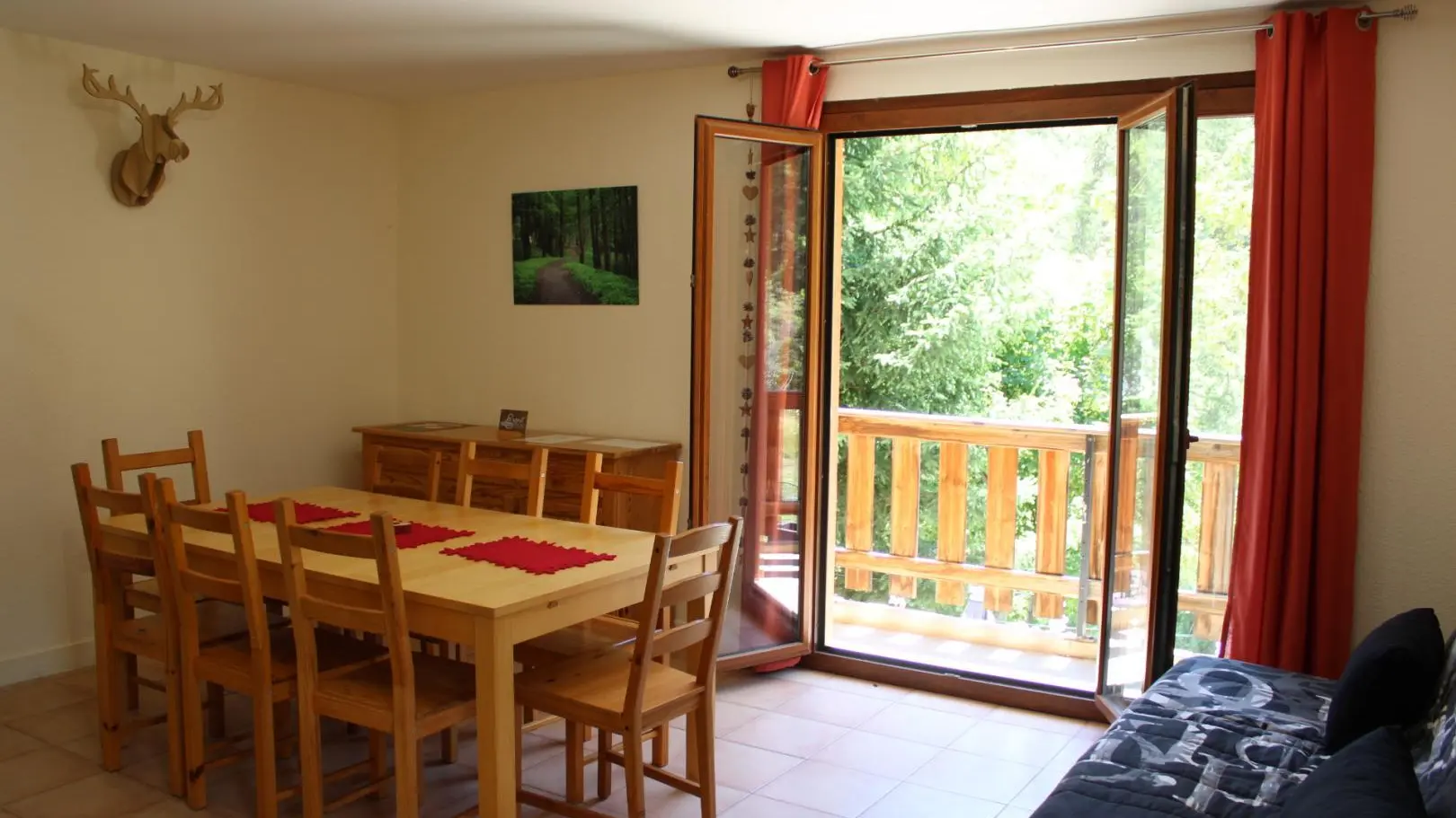 Gîte Les Cerfs-Séjour-Roubion Les Buisses-Gîtes de France des Alpes-Maritimes