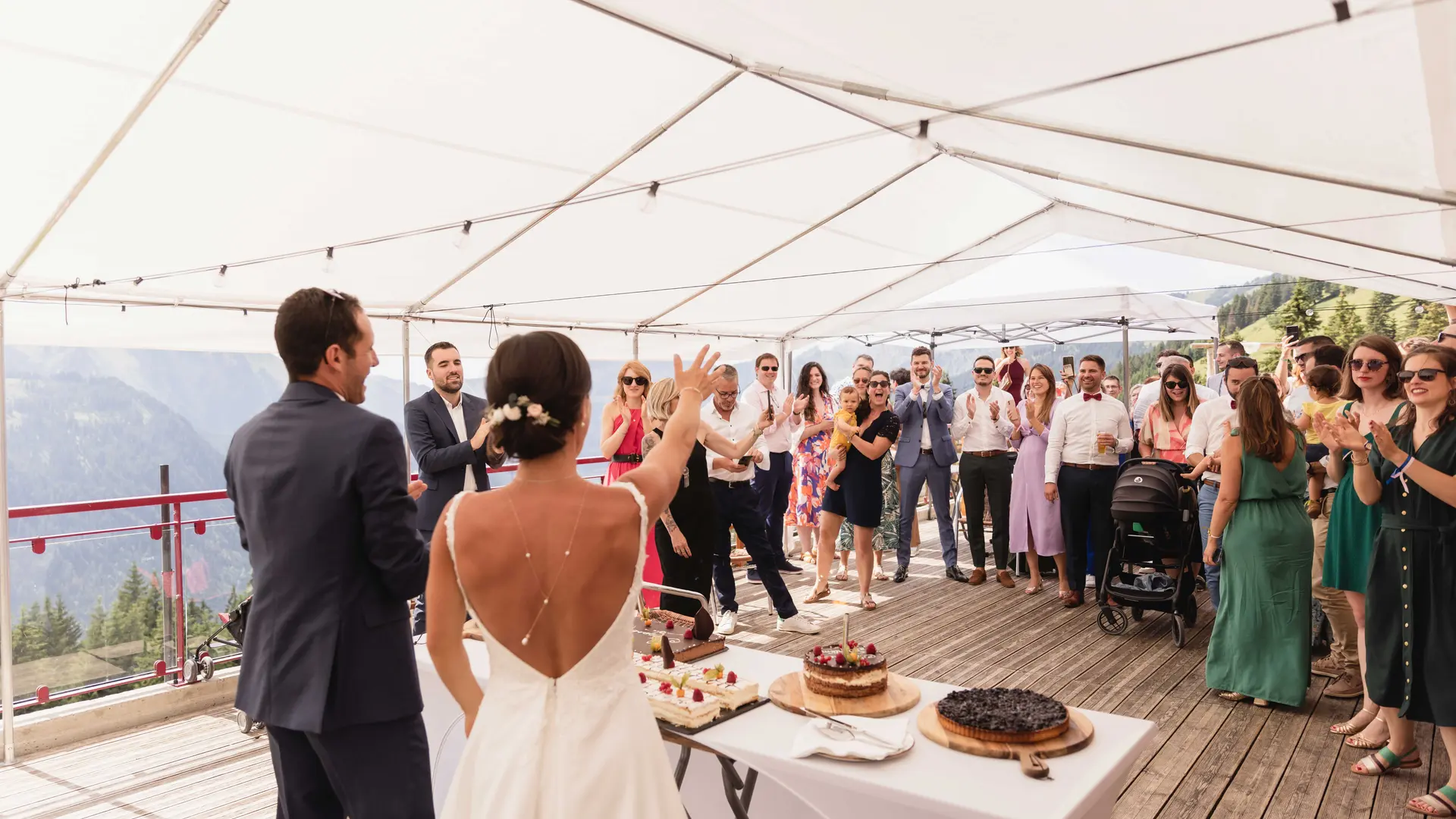 Dégustation des gâteaux sur la terrasse
