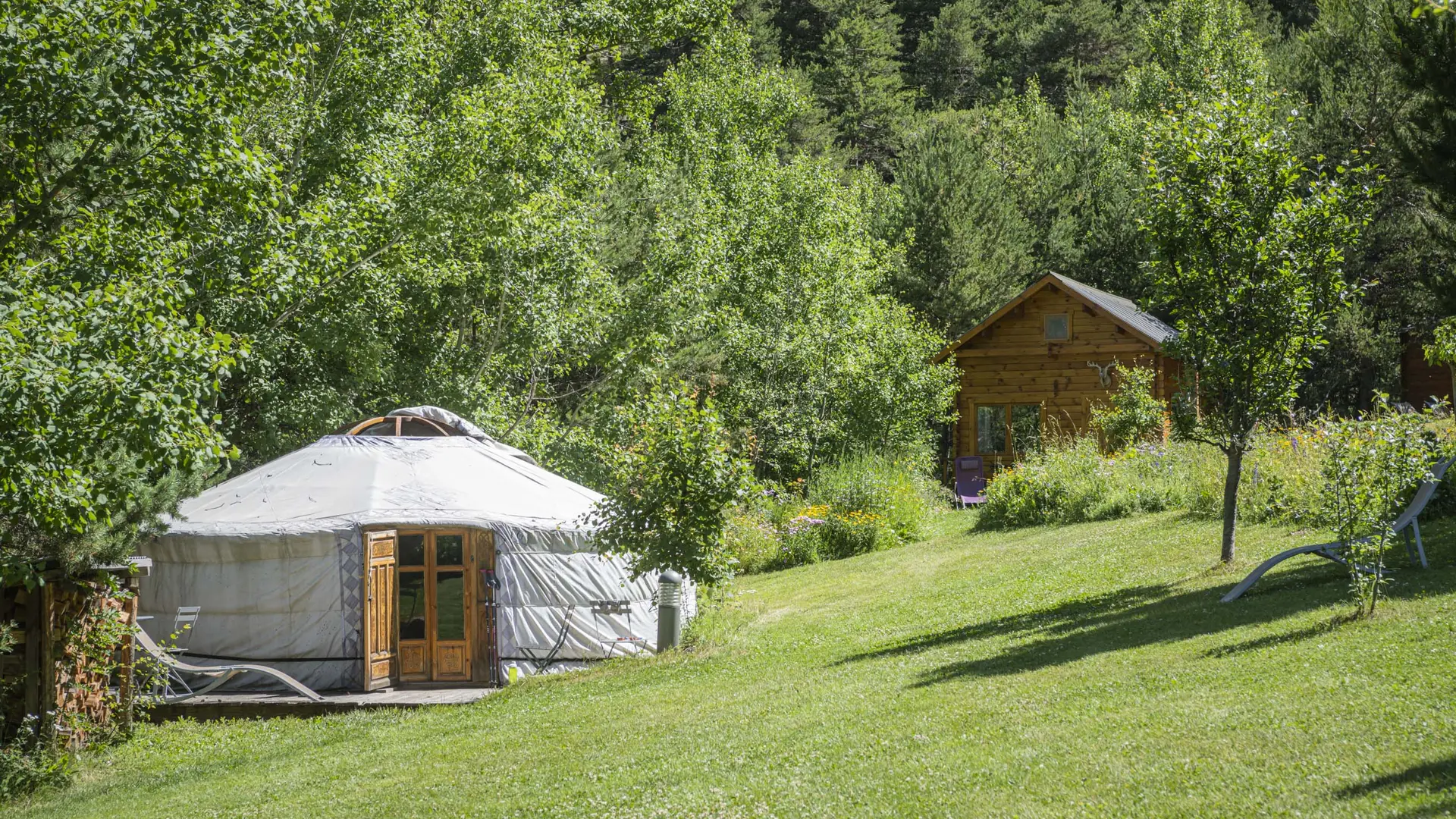 Yourte et petit chalet détente et soin