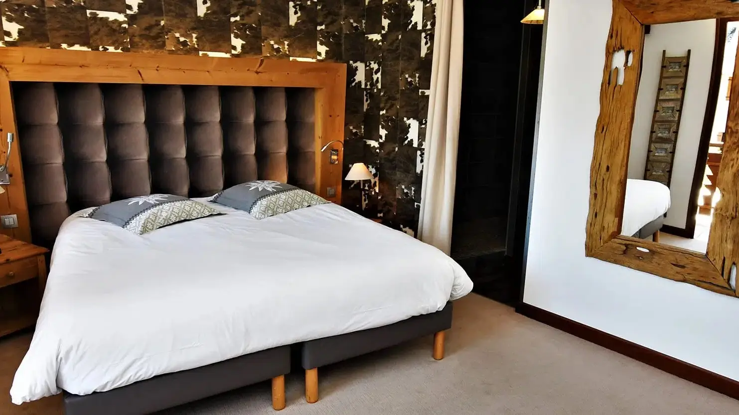 Auberge des Clarines au Châtelard : Chambre confort n°4