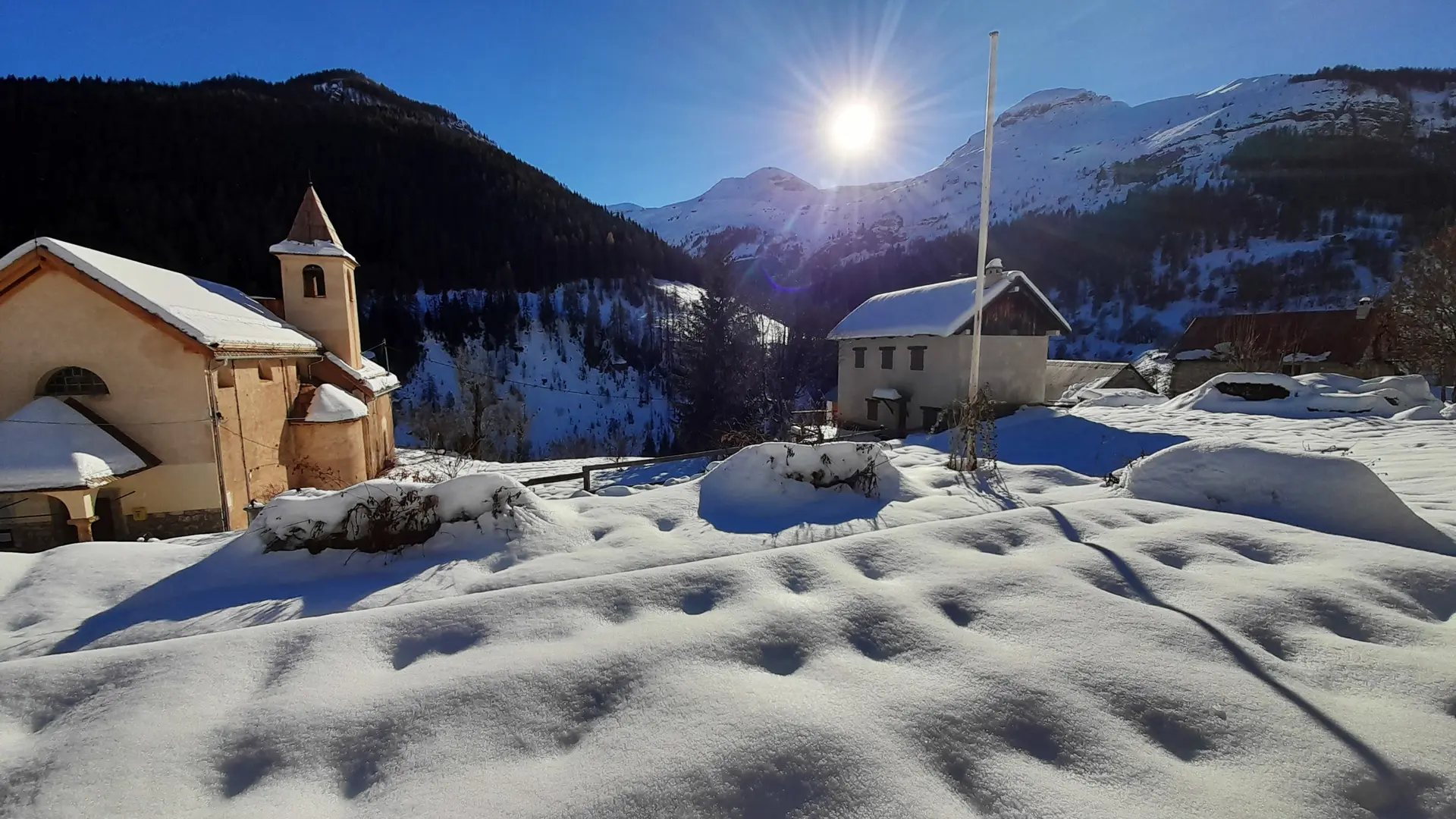 Le hameau de Roya en hiver