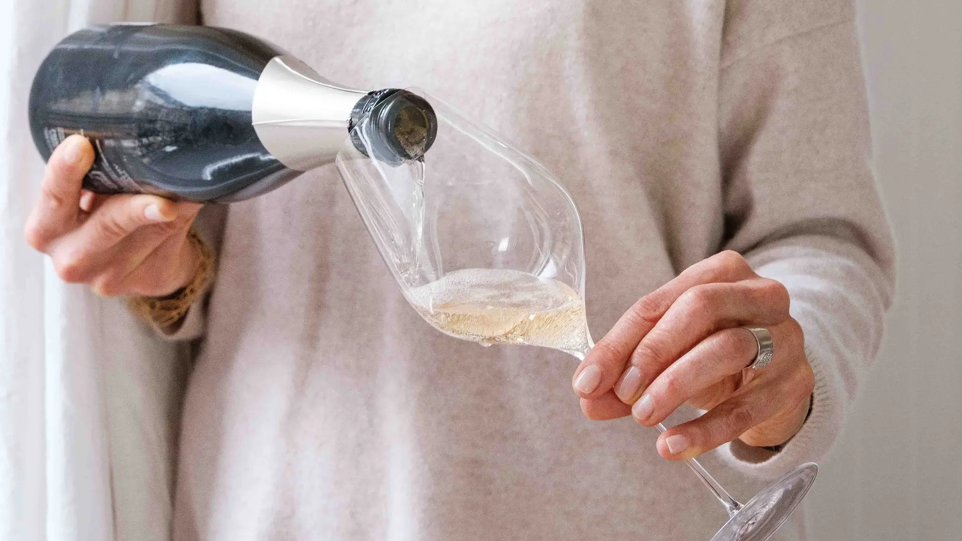 Le service du champagne est important pour préserver l'effervescence