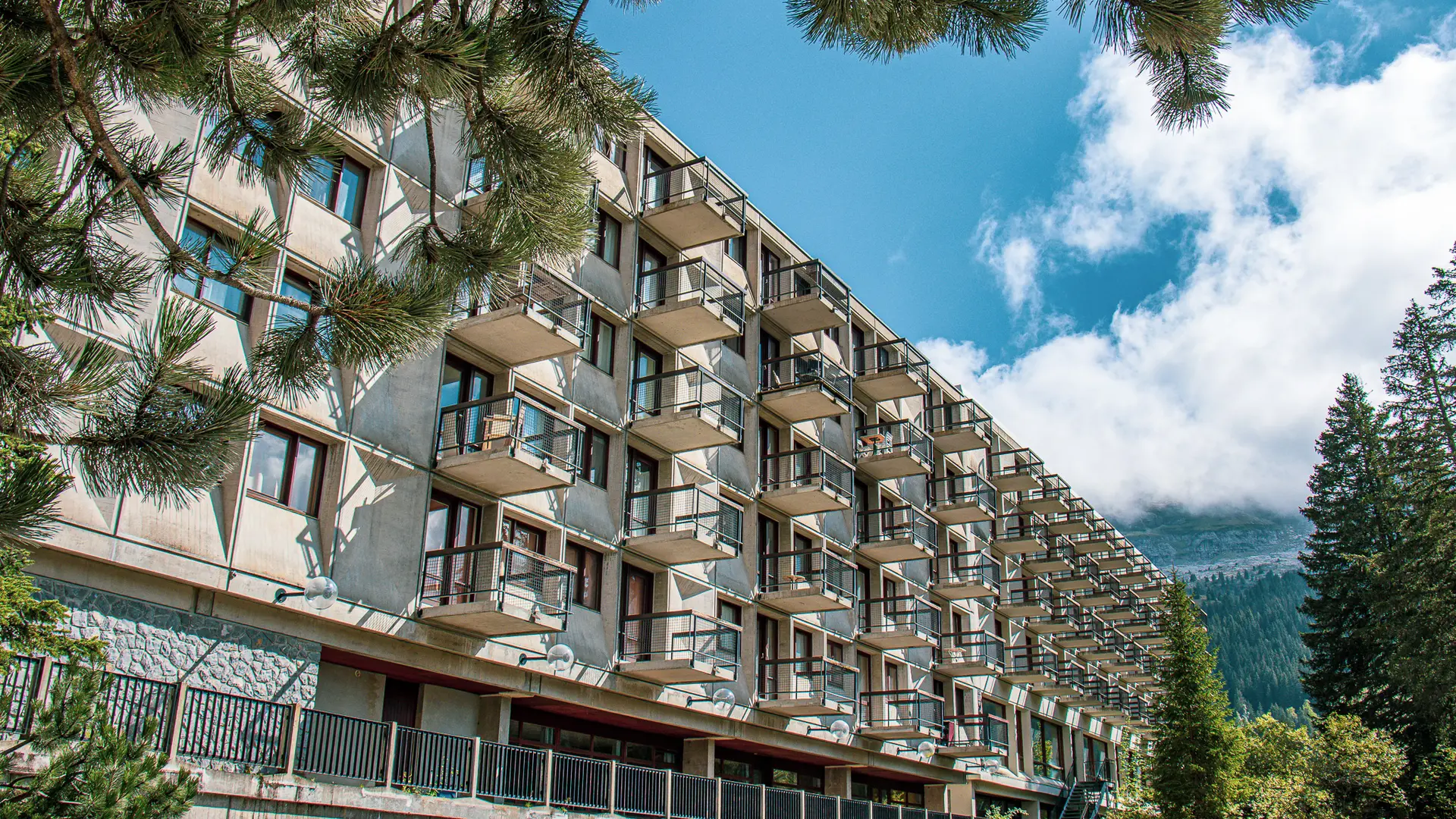 Devanture commune du bâtiment avec l'hôtel de Flaine