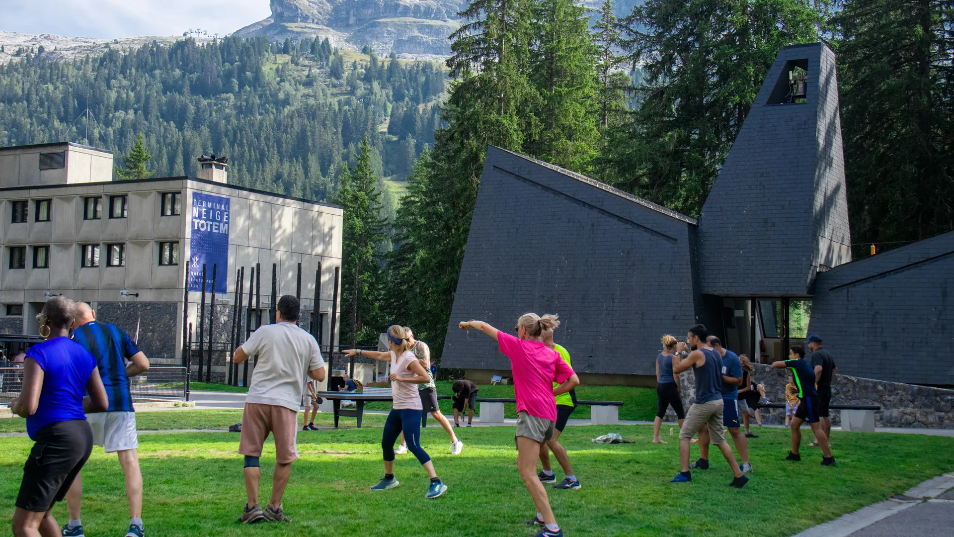 La séance de cardio-combat face à la chapelle