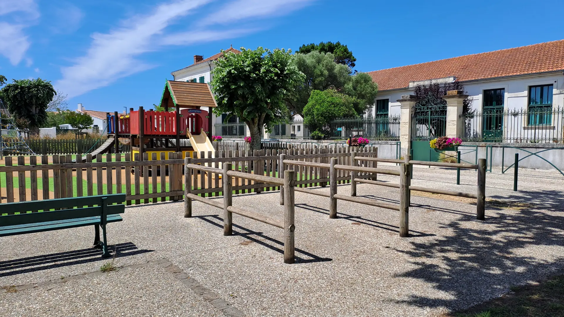 Parking vélos- aire de jeux Square Roger Bonnin_La Couarde-sur-Mer