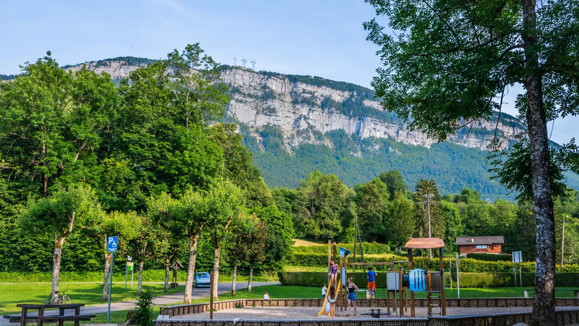 Jeux pour enfants au Camping Les Peupliers