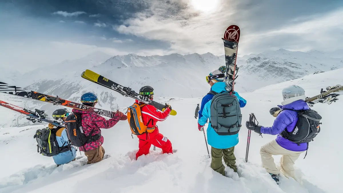 Embark on an adventure with our Grand Ski group lessons, designed for off-piste skiing enthusiasts_ESF_Val d'Isère