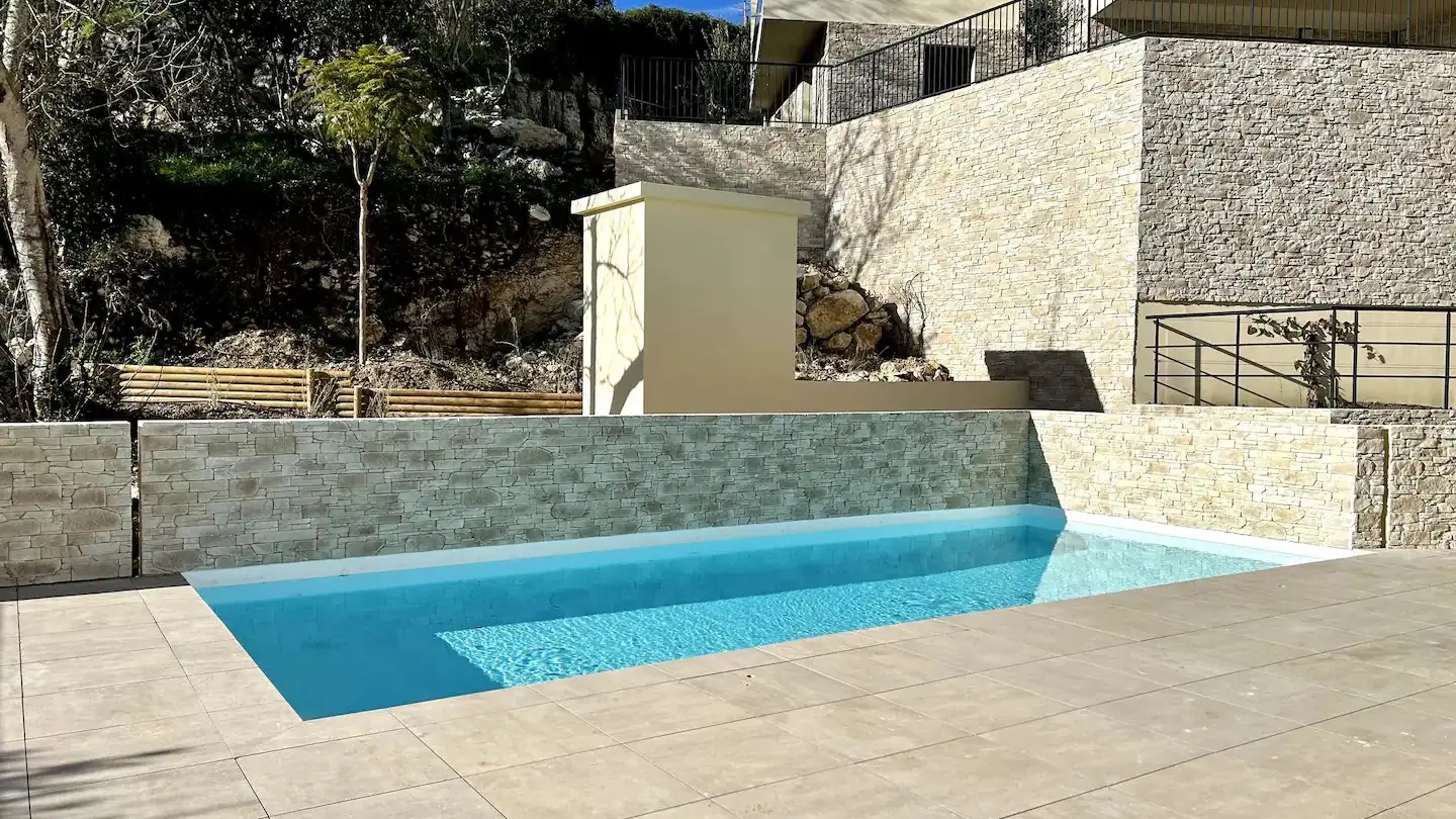 Piscine dans la résidence - Réservée uniquement aux locataires et résidents