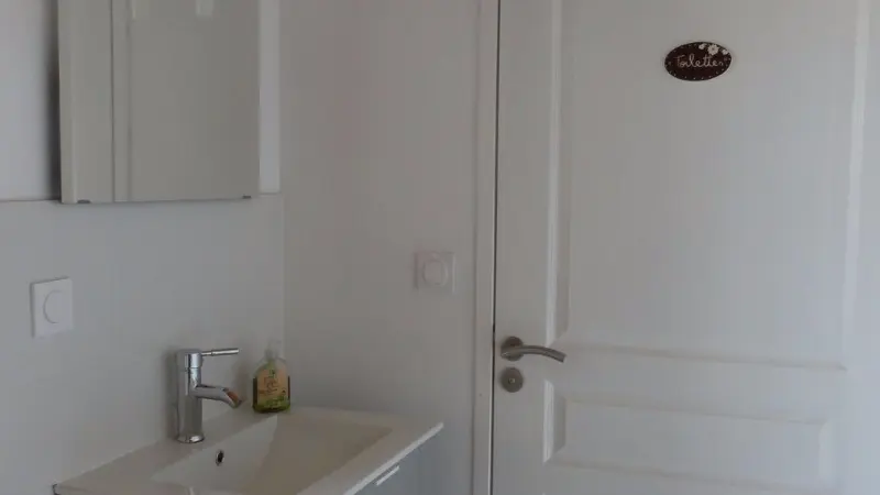 Ferme Passion - Chambre Dombes - Toilettes salle petit-déjeuner