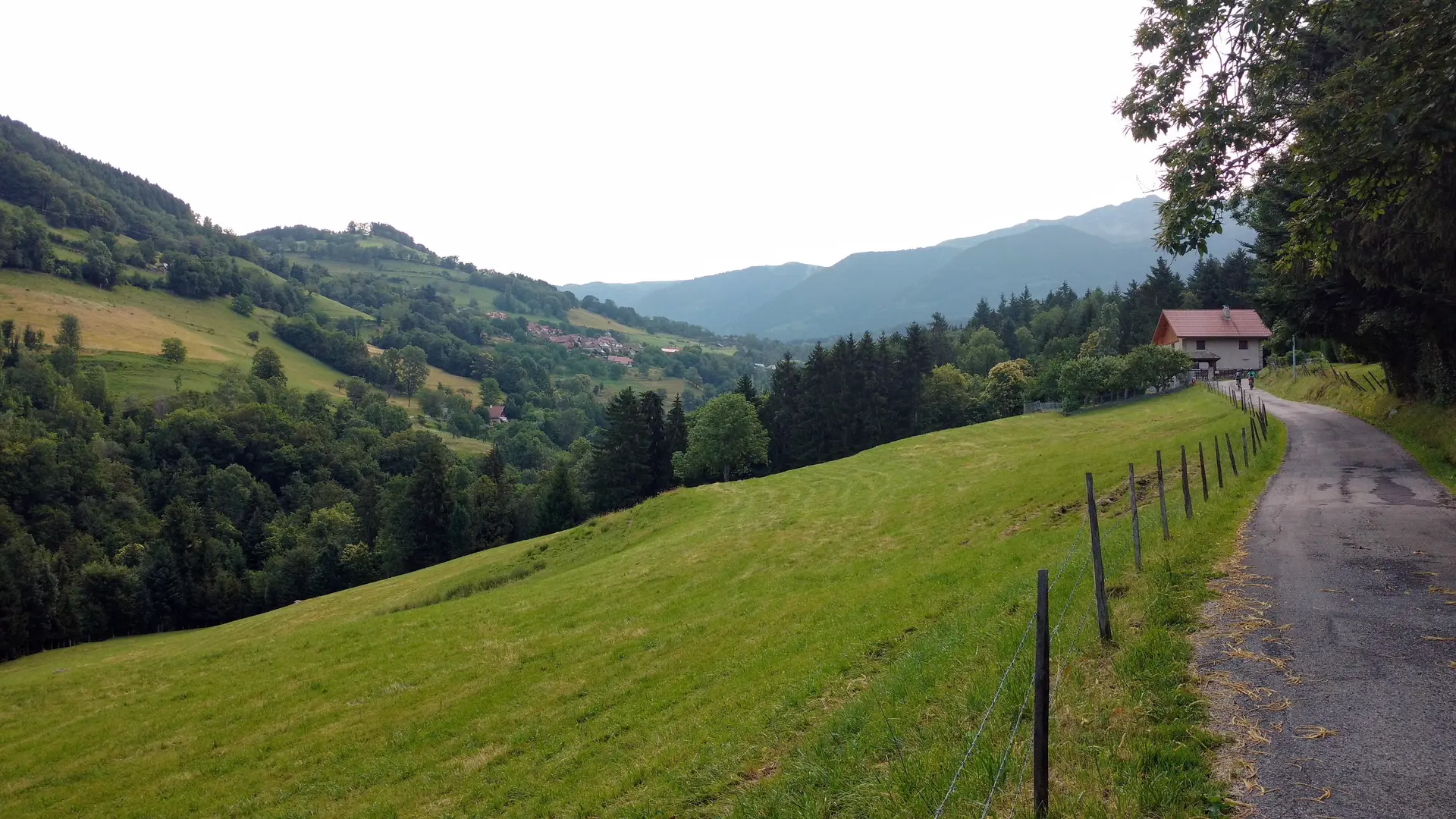 Vue sur la route de la Rouare
