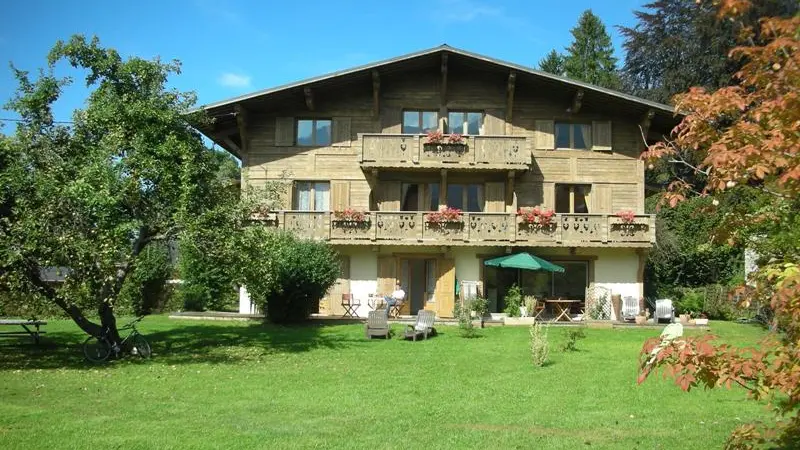 Chalet des Granges vue du jardin été