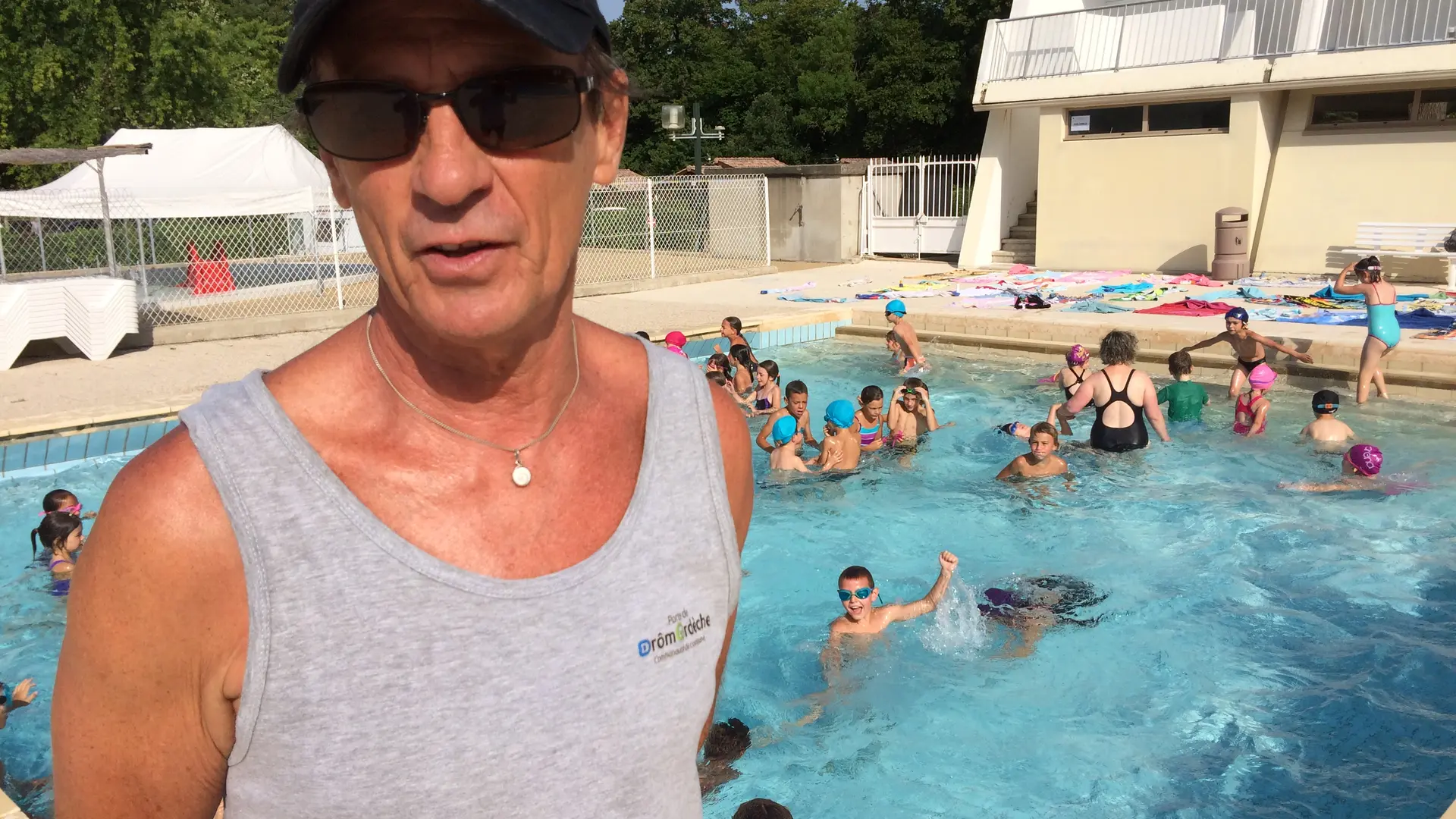 Piscine bleu idéal