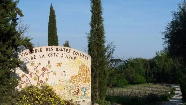 Une grande fresque signale l'entrée