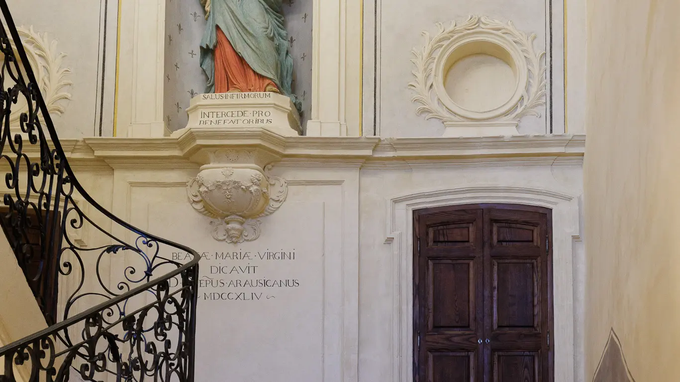décors de la cage d'escalier