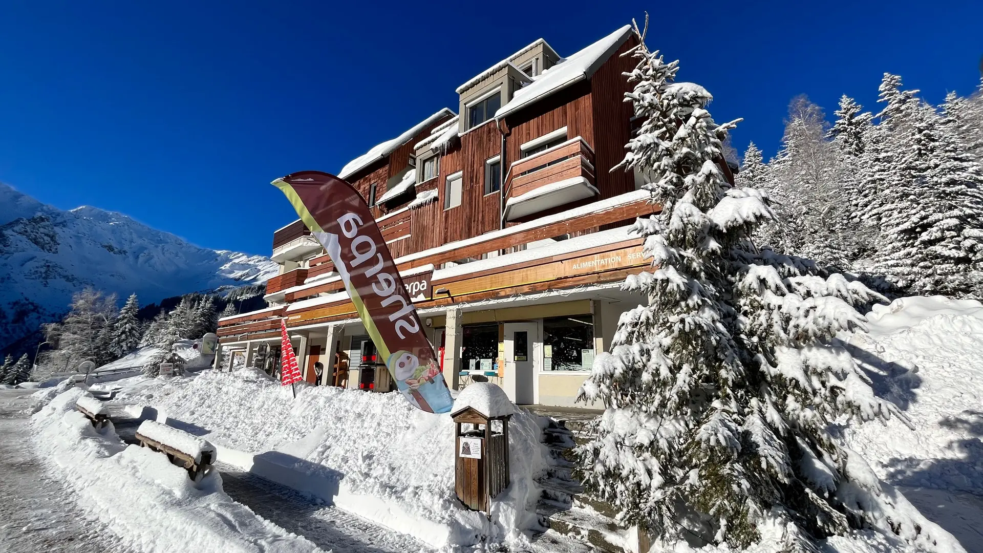 Façace du magasin en hiver