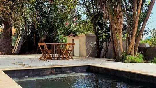 Gîte l'EnVie de Liberté-Piscine commune- Gîte de France Alpes-Maritimes