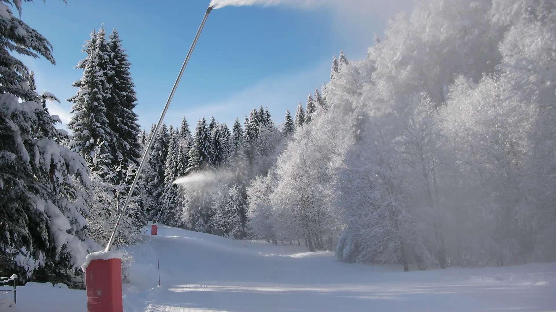 canon à neige sur la piste Doïna