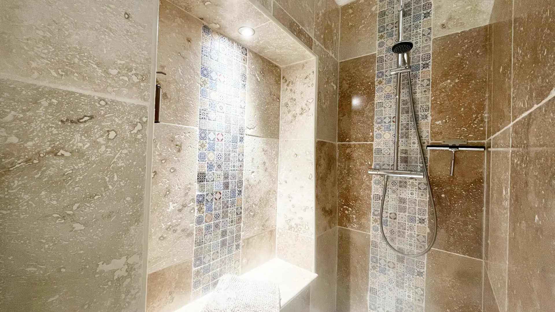 Salle de bain + douche