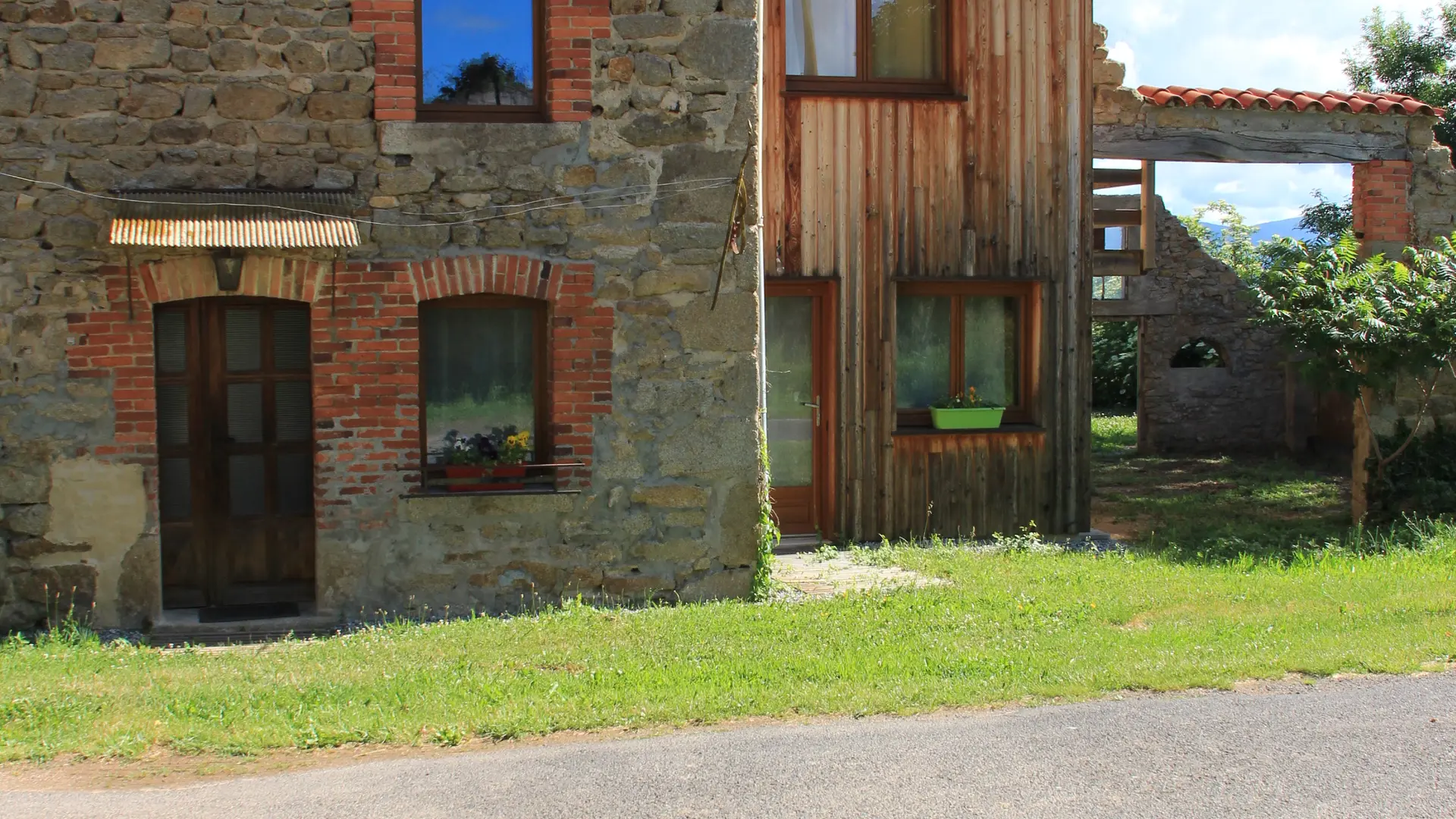 façade  gîte chez Luc
