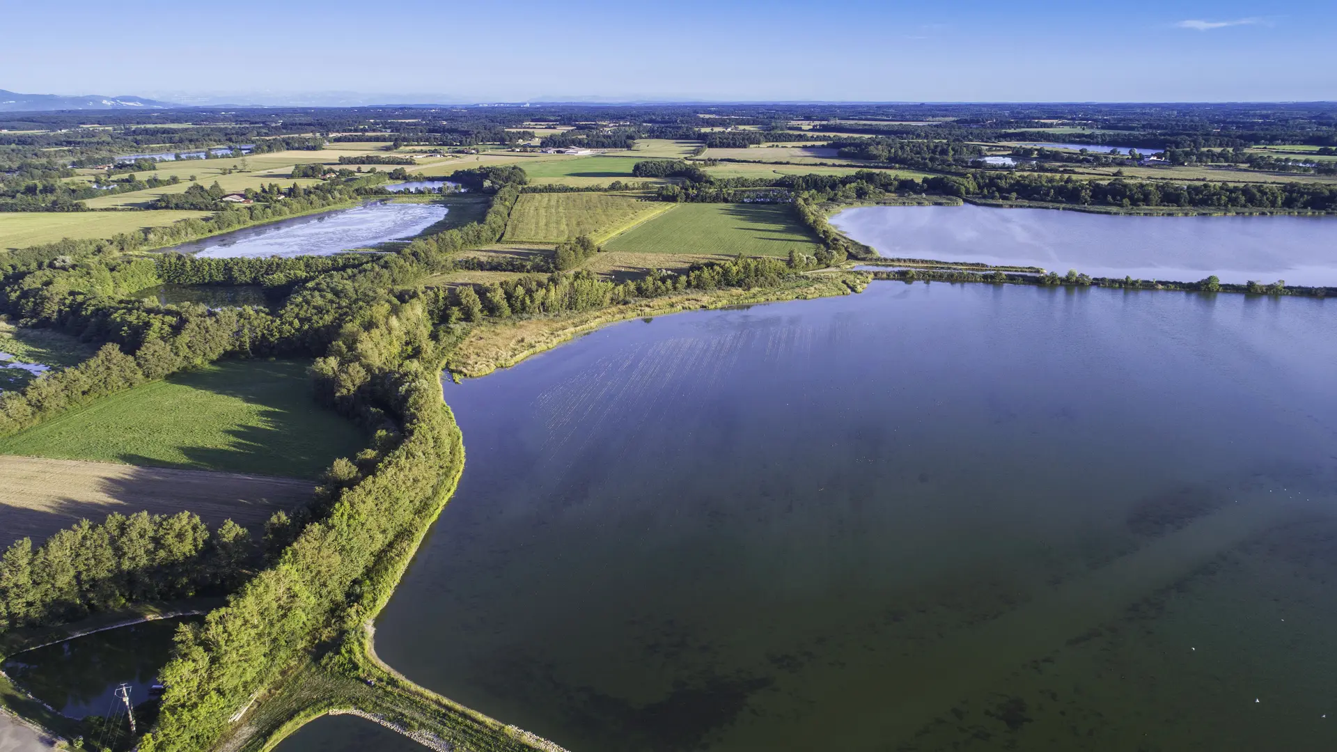 Vue aérienne étangs de la Dombes
