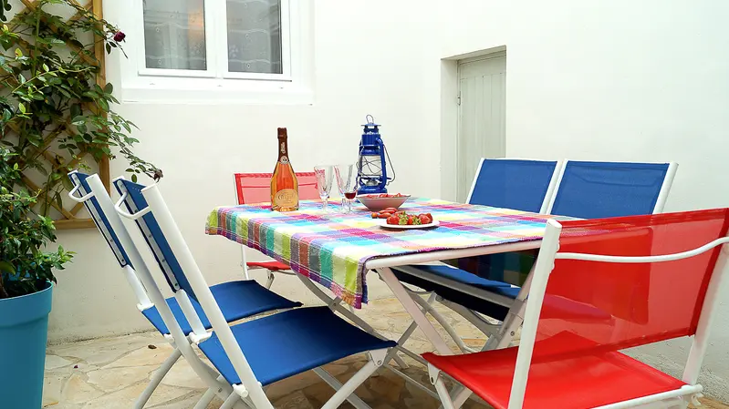 Terraza y mesa exterior