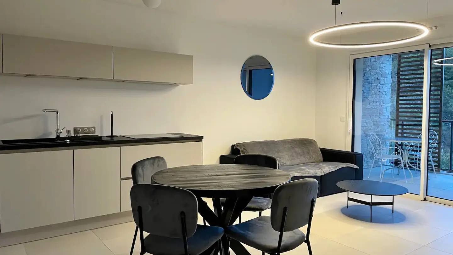 Cuisine + Coin repas + Salon